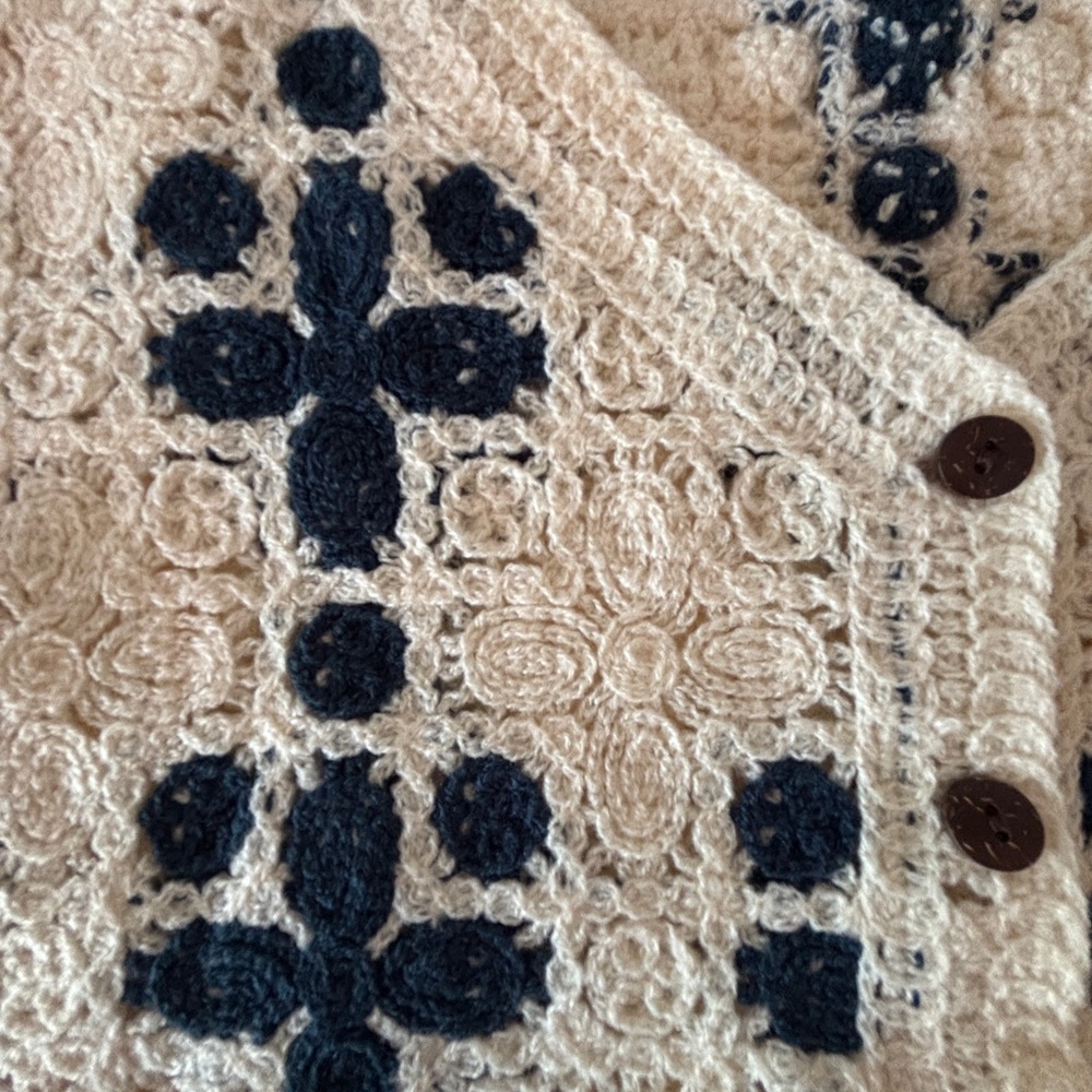 Crochet Button-Up Vest with Floral Pattern - Picture 3 of 3